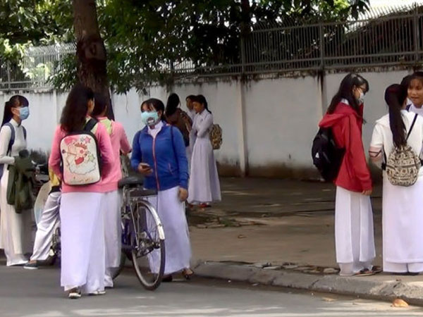 Đồng Tháp lộ đề vì giáo viên mang đề thi đi... trả ơn