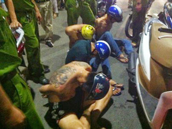 Giải cứu cô gái bị băng giang hồ đòi nợ thuê ở Sài Gòn bắt cóc
