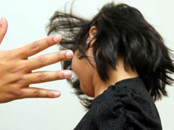 Nhóm nữ sinh túm tóc, dằn mặt bạn đánh ghen bị xem xét kỷ luật