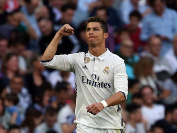 Ronaldo sắp tiếp bước Messi hầu tòa vì trốn thuế