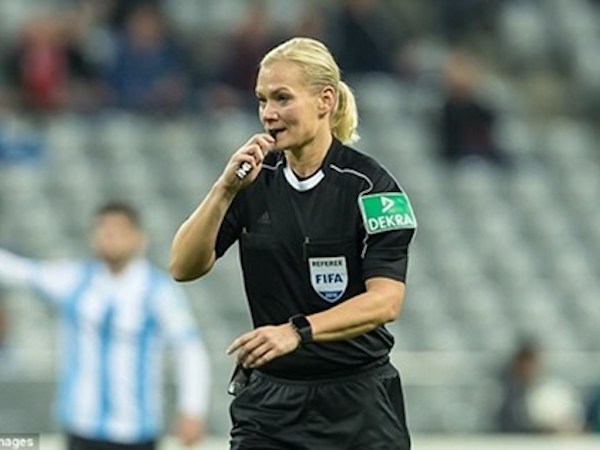 Bạn gái của Howard Webb trở thành nữ trọng tài đầu tiên trong lịch sử Bundesliga