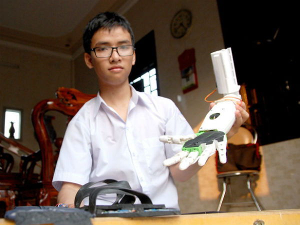 Cánh tay robot đa năng của chàng trai từng bị trượt visa đi Mỹ