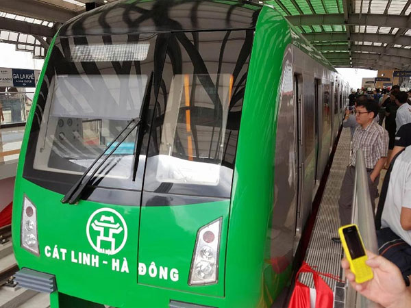 Đang mở cửa tham quan nhà ga đường sắt trên cao Cát Linh-Hà Đông
