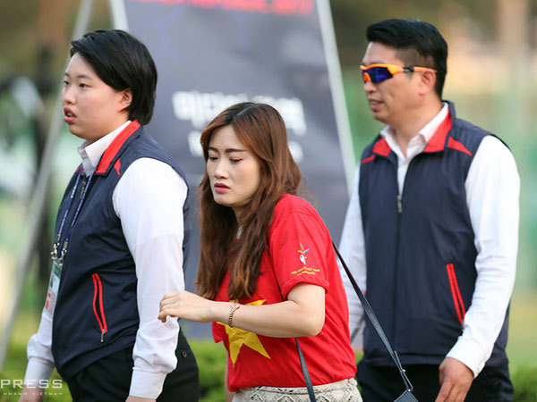 U20 Việt Nam tập kín, xua đuổi CĐV