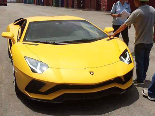 Siêu xe Lamborghini Aventador S đầu tiên về Việt Nam