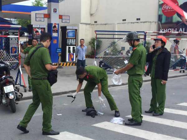Hai thanh niên huyết chiến giữa đường phố Sài Gòn