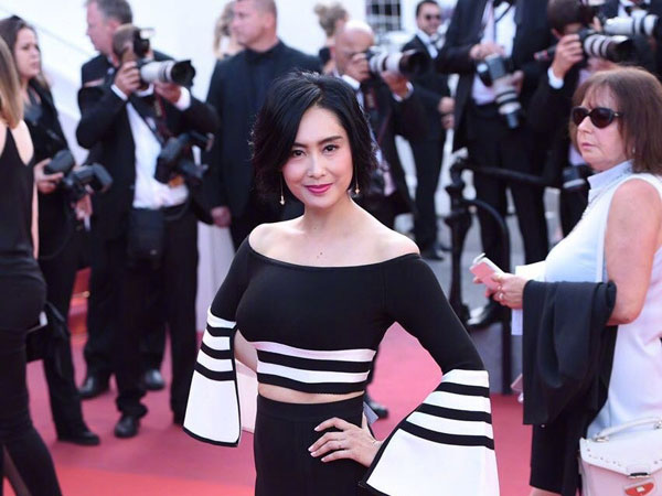 Mỹ nhân "Anh hùng xạ điêu" khoe dáng trên thảm đỏ Cannes