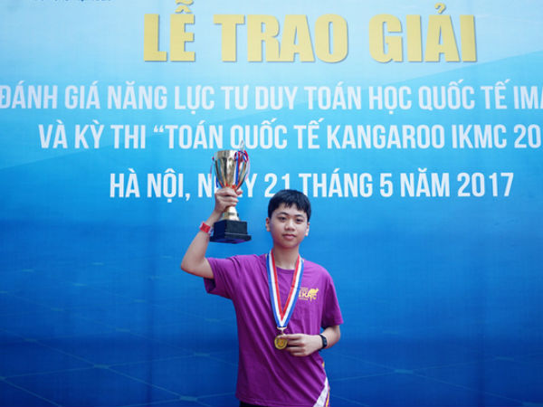 Nam sinh lớp 8 giành HCV “kép” hai kỳ thi Toán quốc tế tại Việt Nam