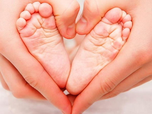 Nhấn vào 2 điểm này ở bàn chân, trẻ đang quấy khóc cỡ nào cũng nín ngay tức khắc