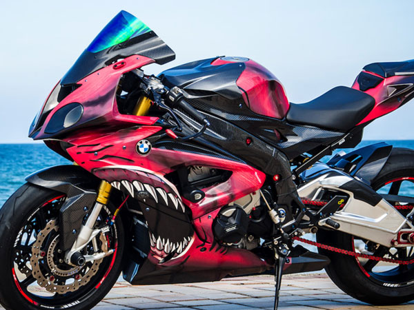 Siêu môtô BMW S1000RR độ dàn áo cá mập ở Sài Gòn