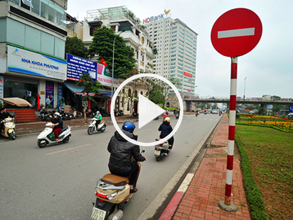 Video: Đường 1 chiều dân vẫn vô tư đi 2 chiều