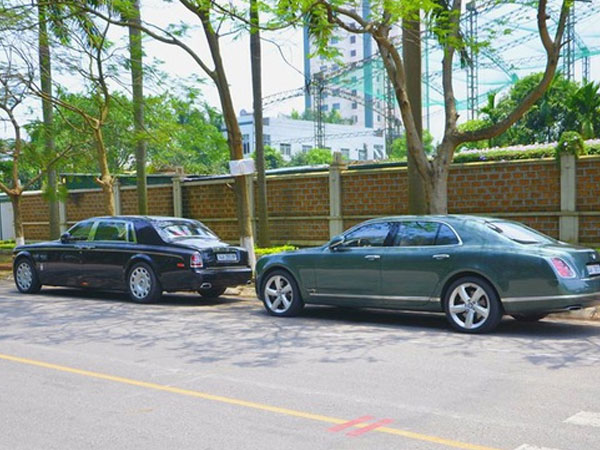 Bộ đôi xe siêu sang 53 tỷ Đồng của đại gia Hải Dương khoe dáng cùng nhau