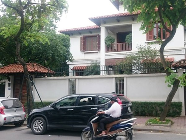 Cận cảnh biệt thự 2 mặt tiền của nguyên Phó Chủ tịch HN Phí Thái Bình