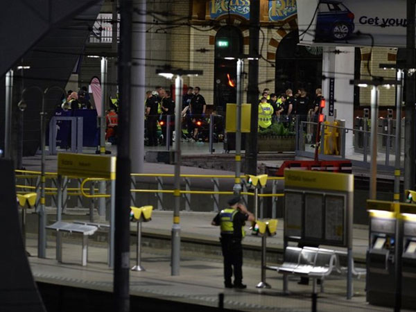 Cảnh sát Anh kích nổ một thiết bị gần sân Manchester Arena