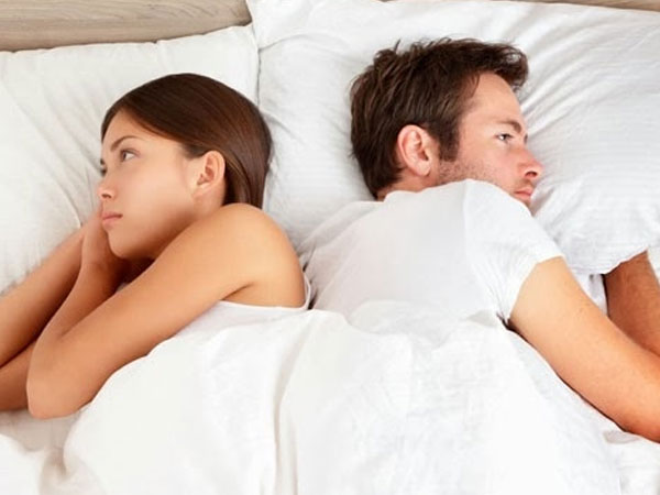 Cuối cùng bức màn hoàn hảo của một cuộc hôn nhân lý tưởng cũng đã bị những giọt nước mắt kéo rách