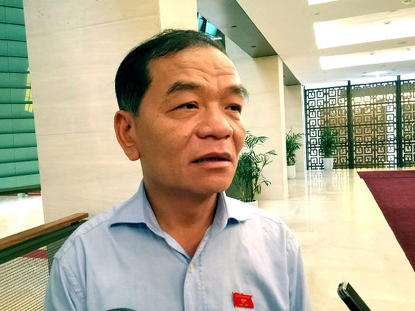 “Ô tô công dư thừa, vẫn cố mua bằng được vì…trong dự toán!”