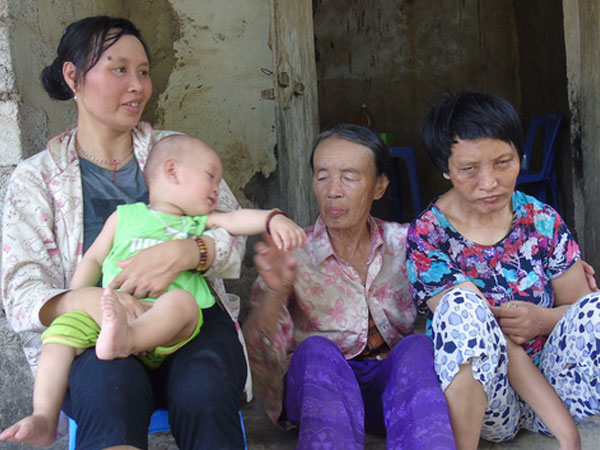 Số phận đắng cay của người phụ nữ chấp nhận kiếp chồng chung, một mình nuôi 4 mảnh đời bất hạnh
