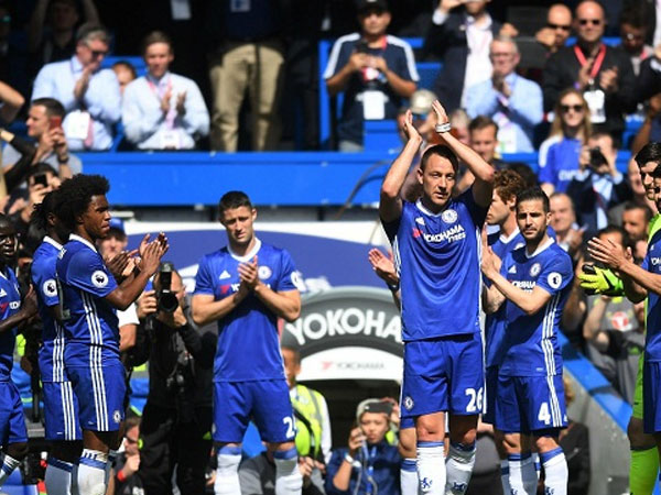 Vì sao màn chia tay Chelsea đầy cảm xúc của John Terry bị điều tra?