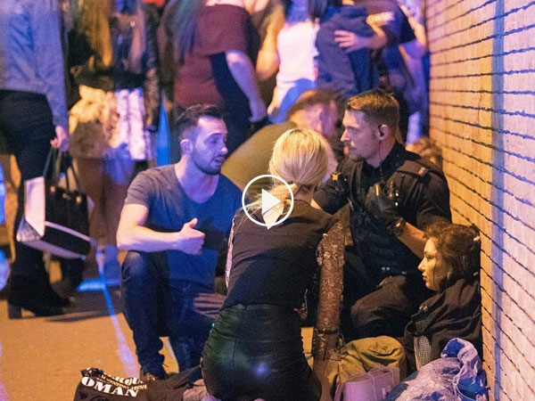 Video: Cảnh tượng hỗn loạn sau vụ nổ ở Manchester
