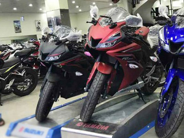 Yamaha R15 2017 đầu tiên về Việt Nam giá 125 triệu VNĐ