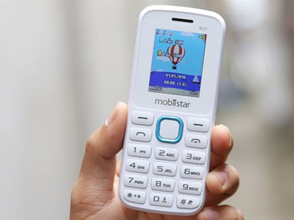 5 điện thoại "cục gạch" bán chạy hơn smartphone