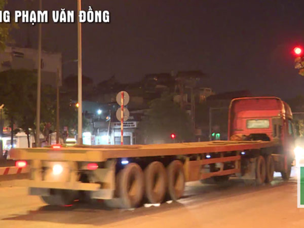 Hà Nội: "Hung thần" trọng tải lớn "đại náo" tuyến đường nội đô