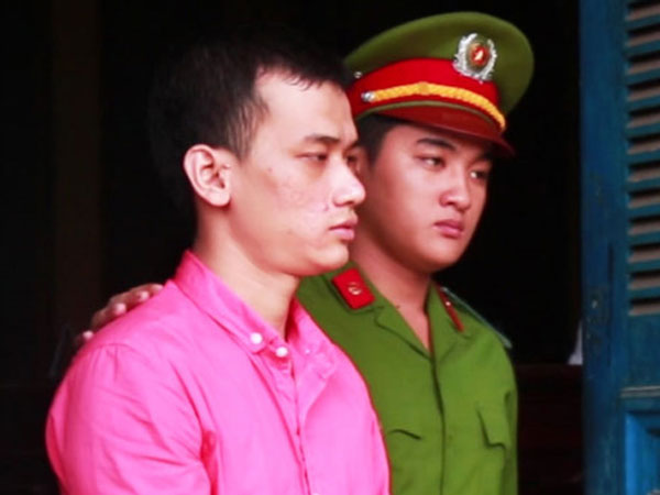 Kẻ giết người yêu rồi phi tang xác ở nghĩa địa im lặng suốt phiên tòa