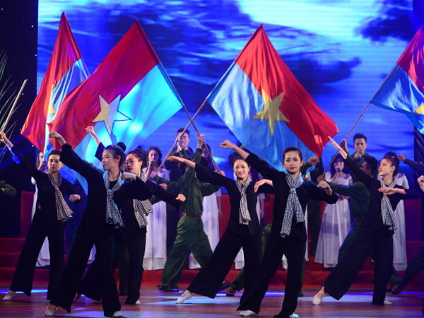"Nhạc đỏ" mang án treo: Cấm rồi cho - cho rồi cấm!