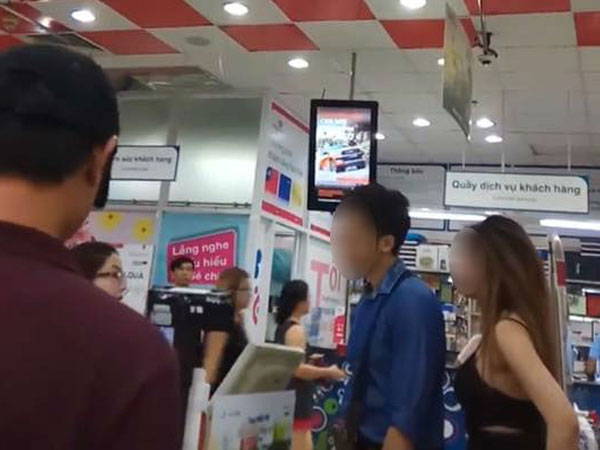 Thanh niên chen ngang hàng trong siêu thị, mắng người khác "nhà quê" còn mình "quá sang, quá đàng hoàng"