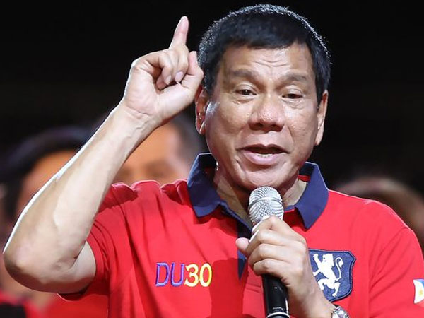 Tổng thống Philippines bay khẩn cấp từ Nga về nước vì phiến quân nổi loạn
