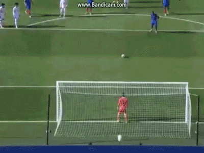 Tiền đạo U20 Pháp chơi chiêu với cú đá penalty kiểu panenka