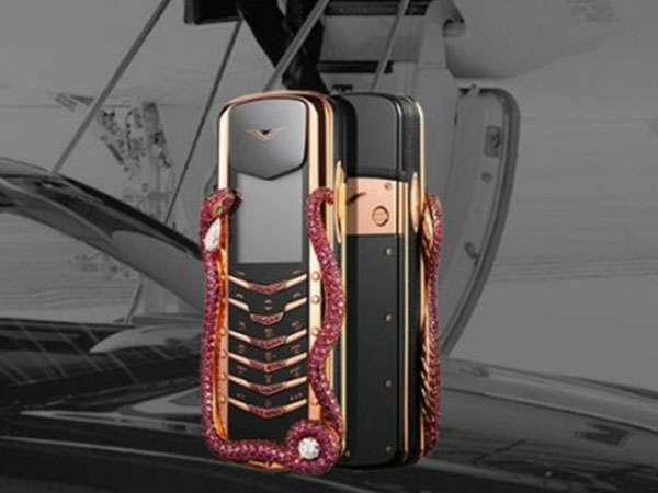 Vertu ra mắt Cobra Limited Edition, giá hơn 8 tỷ đồng