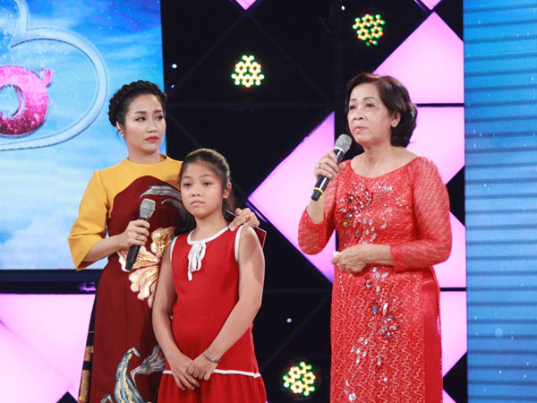 Hát mãi ước mơ: Xót xa người bà lái xe ôm đi thi hát kiếm tiền nuôi 3 cháu