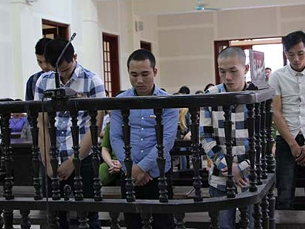 Cô gái tử vong trong cuộc chèn ép bao vây của 3 xe máy