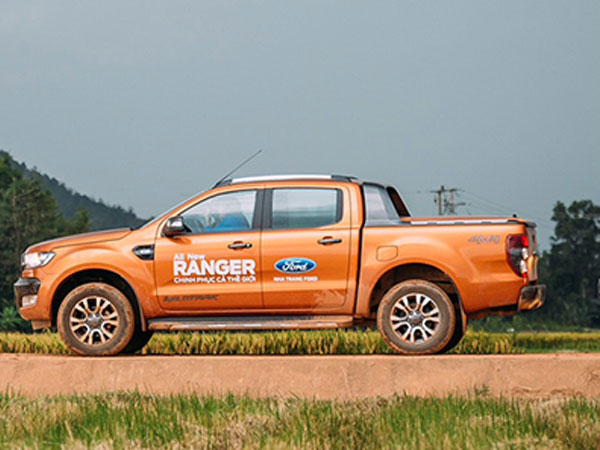 Ford Ranger Wildtrak mới giá 866 triệu đồng tại Việt Nam
