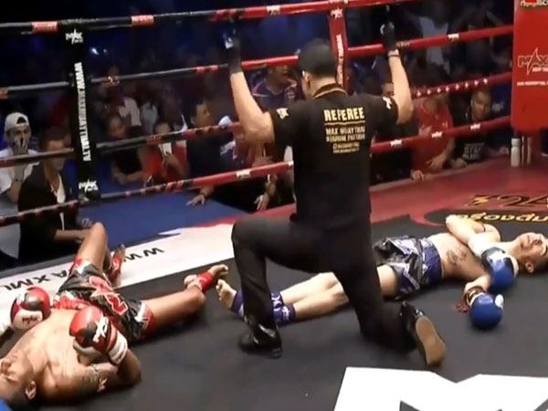 Hai võ sĩ Muay Thai trúng đòn knock-out của nhau cùng lúc