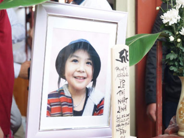 Mẹ bé Nhật Linh: "Kẻ sát hại con gái tôi vẫn ngủ ngon hàng đêm"