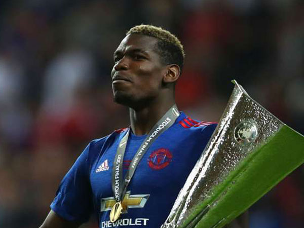 MU rộn ràng chia thưởng, Pogba khoe Griezmann đến Old Trafford