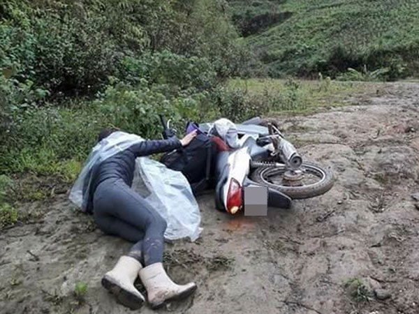 Nhìn cảnh cô giáo trẻ ngã sõng soài trên đường bùn đất mới hiểu nỗi khổ của giáo viên vùng cao