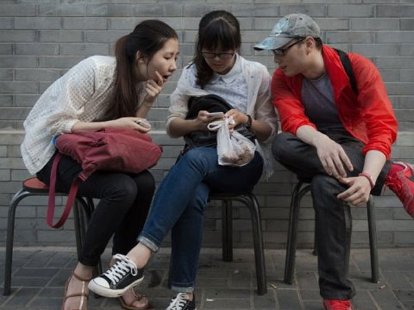 "Tiểu Hồng" - đội quân chuyên "ném đá" của Trung Quốc