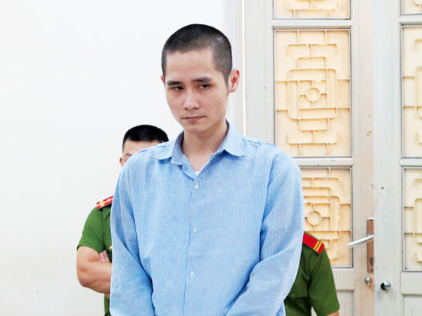 Va chạm giao thông, dùng kéo đâm cả một gia đình