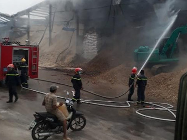 Cháy kho khoai mì ở Trảng Bom: Đồng Nai phải huy động PCCC Biên Hòa, Long Khánh ứng cứu