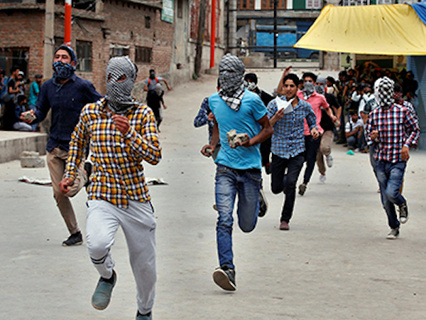 Đụng độ bùng phát ở Kashmir khi thủ lĩnh ly khai bị tiêu diệt