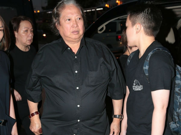 Lễ tang đàn chị showbiz: Lưu Đức Hoa, Hồng Kim Bảo chống gậy đưa tiễn