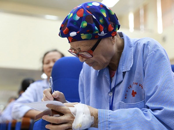 Con dâu mắc ung thư, mẹ chồng kỳ thị ngày nào cũng đến mắng chửi