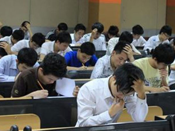 Nguyên cán bộ thanh tra rao bán đề thi công chức