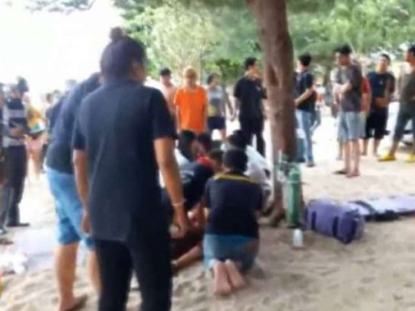 Sét đánh chết người dùng điện thoại ở bãi biển Thái Lan
