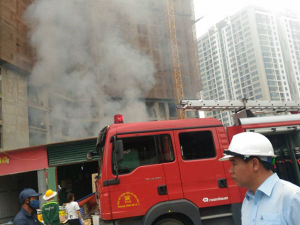 Hà Nội: Cháy lán công nhân, xe máy bị lửa thiêu chảy