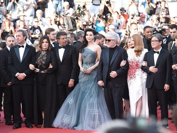 Phạm Băng Băng diện váy xuyên thấu ở lễ bế mạc Cannes