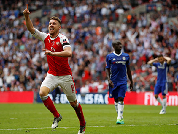 Ramsey ủng hộ Wenger ở lại Arsenal